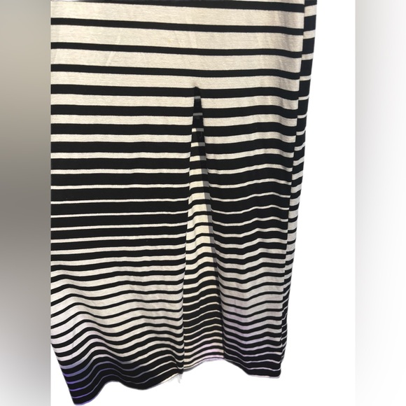 Kirra | Black and white striped maxi dress with slit | Medium - Picture 3 of 4